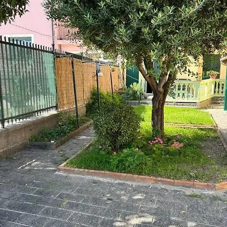 200mt Dal Mare, Posto Auto E Giardino *