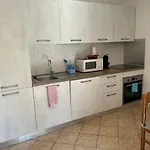 200mt Dal Mare, Posto Auto E Giardino لايقويليا