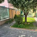 200mt Dal Mare, Posto Auto E Giardino *