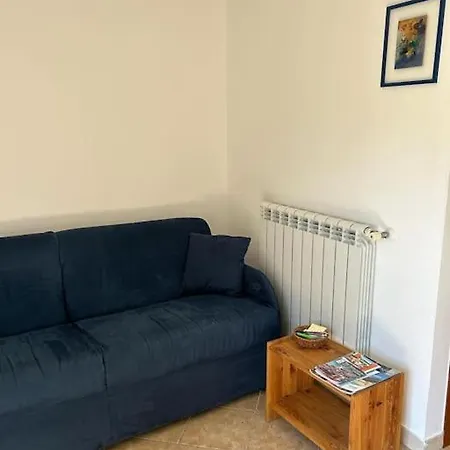 200mt Dal Mare, Posto Auto E Giardino *