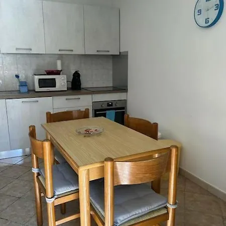 200mt Dal Mare, Posto Auto E Giardino *