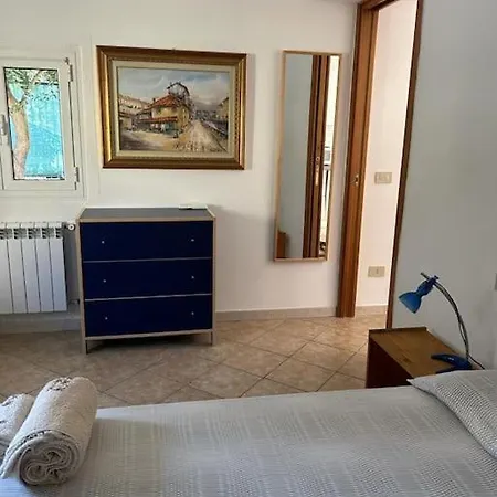 200mt Dal Mare, Posto Auto E Giardino